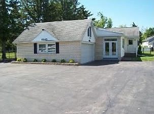1st image of 8845 Sheridan Dr