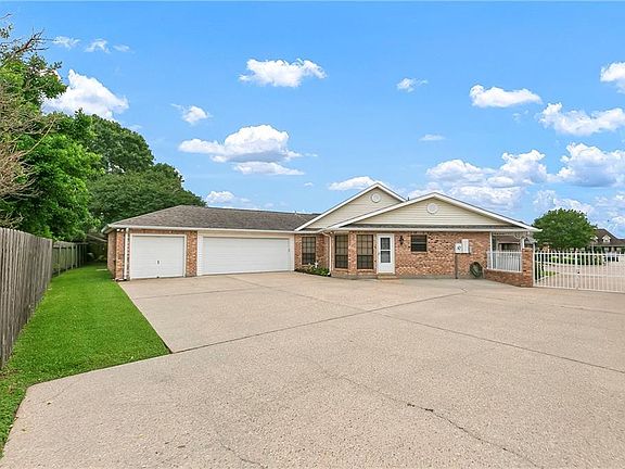 5th image of 1 Fairfax Ct