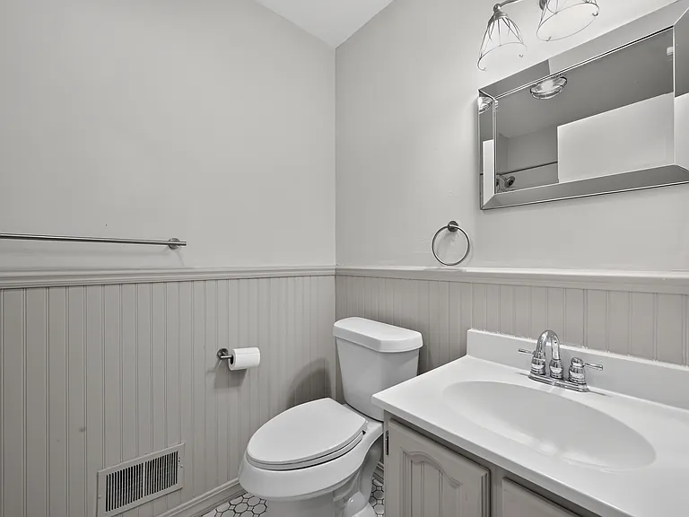 6611 Textile Rd — Photo 26