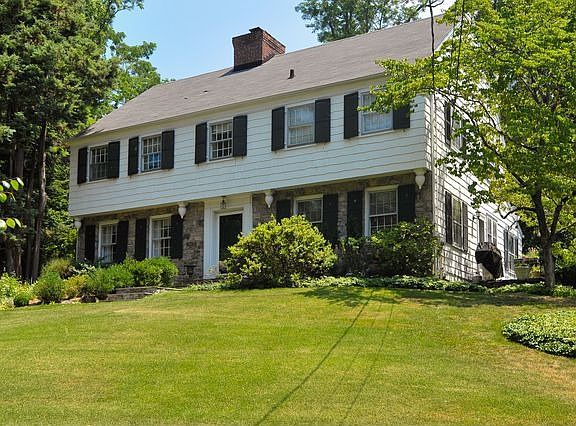 2nd image of 1 Woodlea Ln