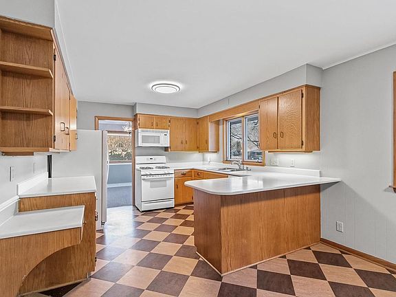 4th image of 126 Ellickson Street