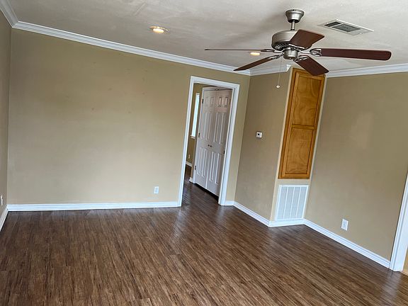4th image of 307 Avenue E #C