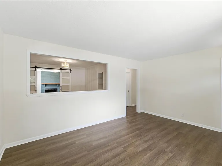 37 Hillsboro Rd — Photo 7