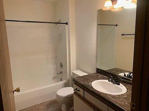 3rd image of 110 Glenwood Dr APT D