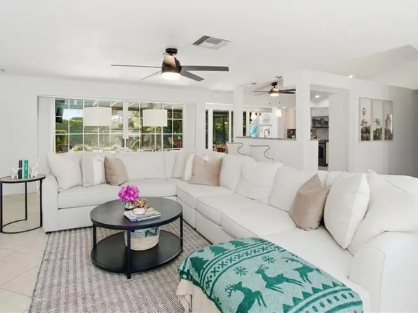 560 Cypress Way E, Naples, FL 34110