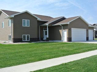 2528 12th Ave NE, Watertown, SD 57201