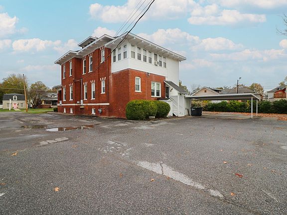 4th image of 2116 Broadway St