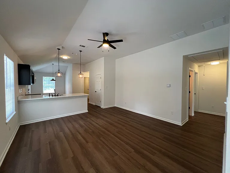 1825 The Oaks Ave — Photo 11