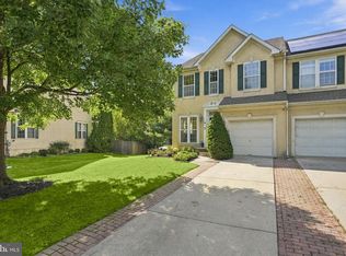 18 Bridle Ct, Cherry Hill, NJ 08003