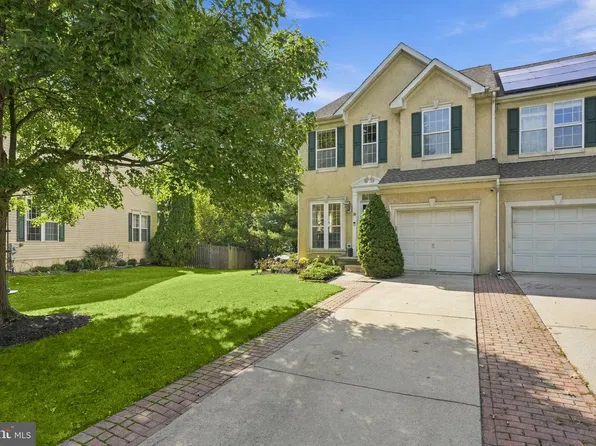 18 Bridle Ct, Cherry Hill, NJ 08003