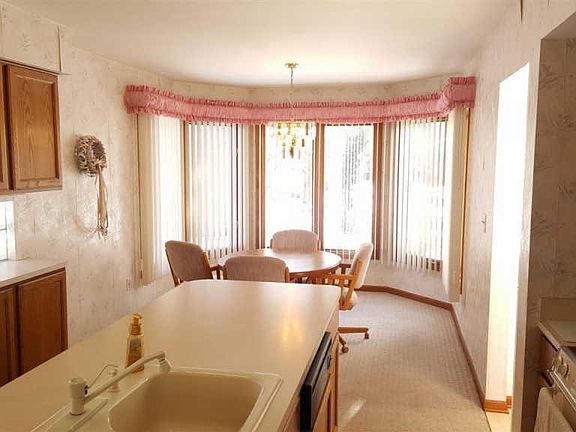 3rd image of 7283 Carriage Creek Dr