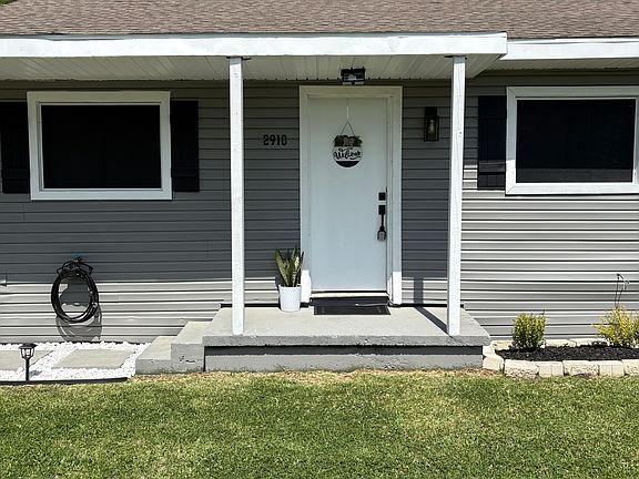 2nd image of 2910 Dowling St
