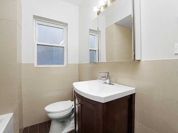 5th image of 4843 Lee St APT 1