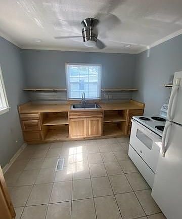 3rd image of 122 Shamrock Ave