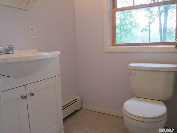 5th image of 32 Harborview Dr