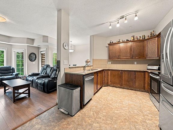 4th image of 6 Michener Blvd #101