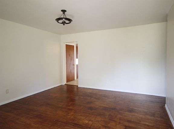 2nd image of 1111 Dauphine Ln