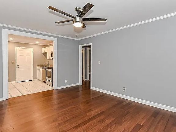 4th image of 308 Plymouth Ave