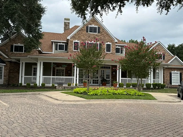 Lodge at West Oaks — Photo 63