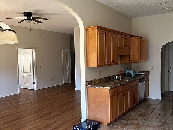 5th image of 16379 Pottery Ln