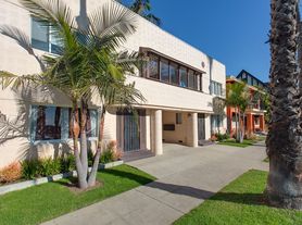 1711 E Ocean Blvd, 12