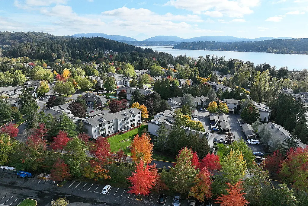 Redmond Hill — Photo 1