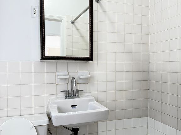 5th image of 312 W 15th St APT 4
