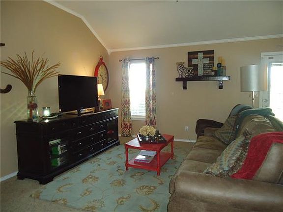 4th image of 318 Sugarloaf Ave