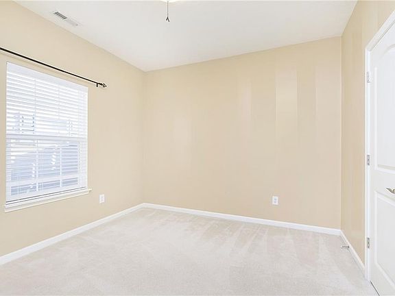 5th image of 15526 Blair Ln