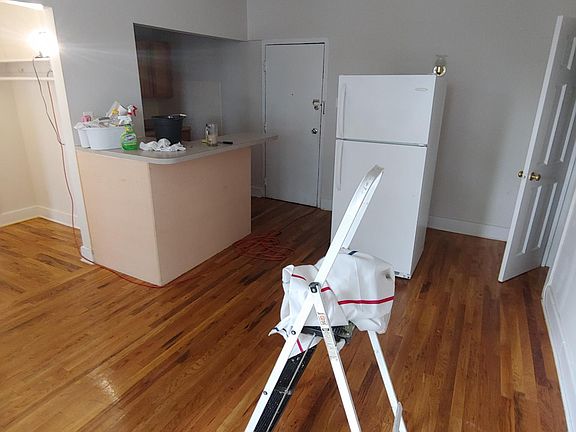 5th image of 4917 W Belle Plaine Ave #D
