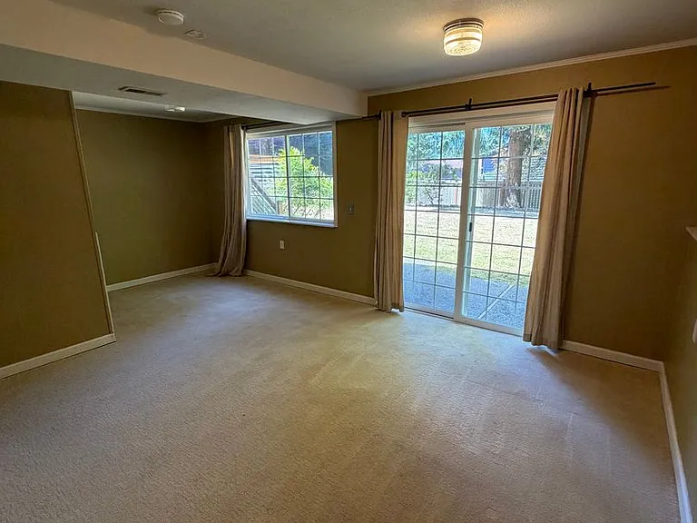15802 SE 47th St — Photo 24