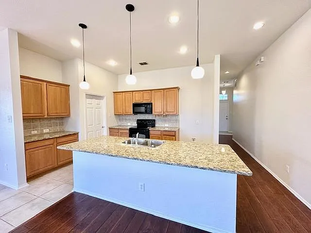 4411 Blackberry Rd — Photo 26