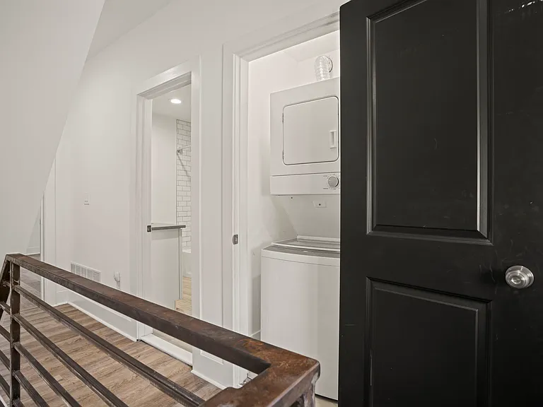 2706 E Somerset St — Photo 11