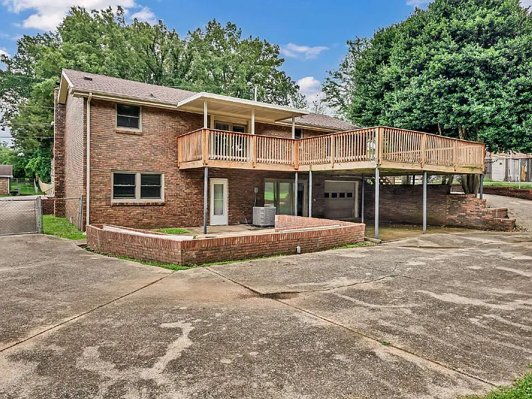 409 Christopher Dr — Photo 32