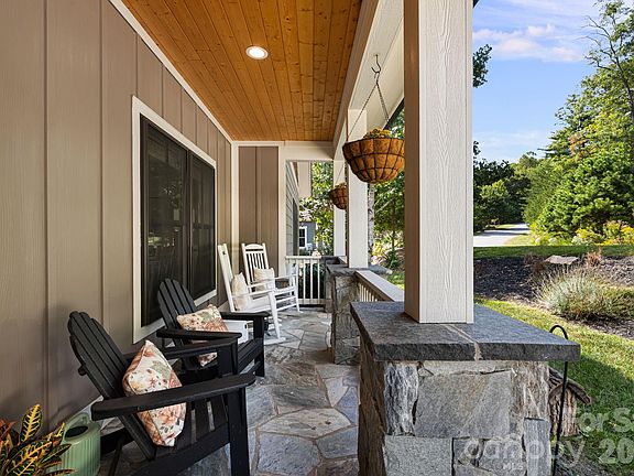 3rd image of 14 Sugarland Ridge Trl