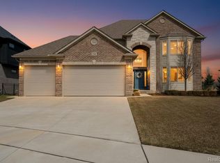 17121 Chianti Ct, Macomb, MI 48042
