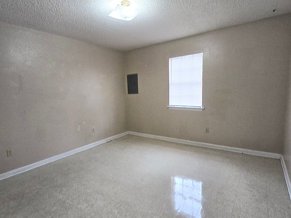 5th image of 101 Fairfax St APT D