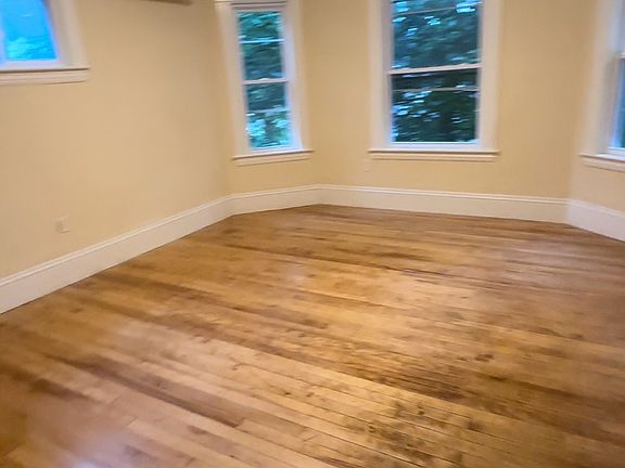 3rd image of 137A Eastern Ave