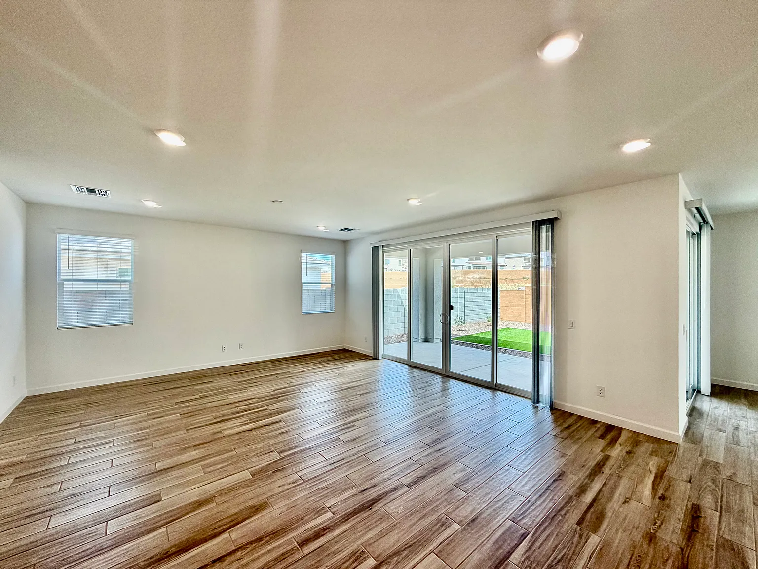 5 bed, 3176 sqft, $3,900 — Photo 4