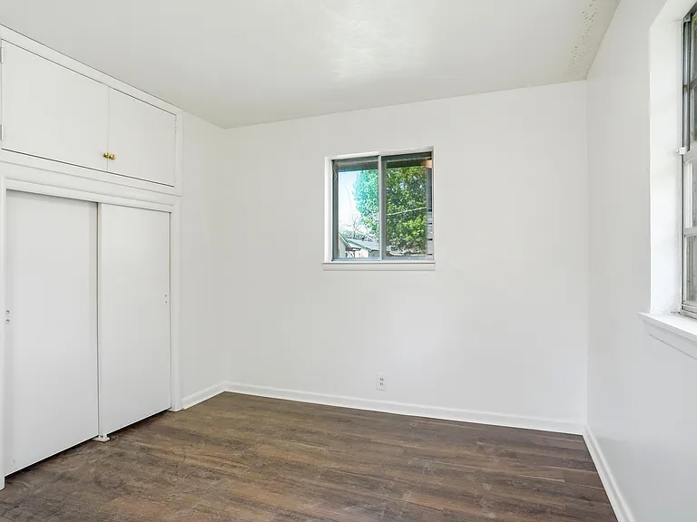 900 Emery St — Photo 24