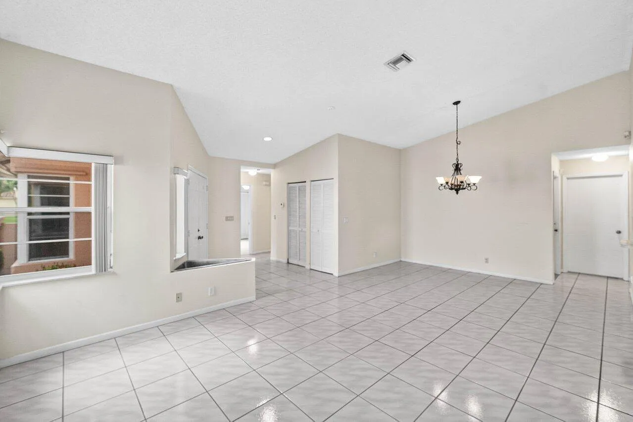 3 bed, 2.0 bath, 1743 sqft, $3,200 — Photo 3