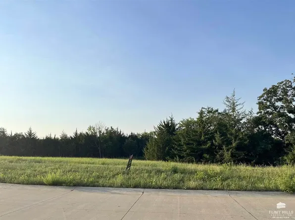 4852 Nature Ave, Manhattan, KS 66502