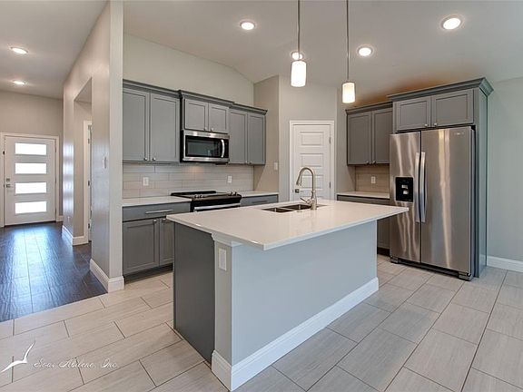 3rd image of 3009 Oakley St