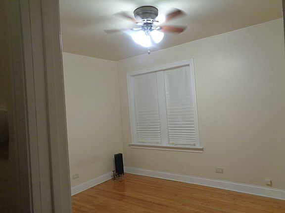 3rd image of 8233 S Eberhart Ave APT 2B