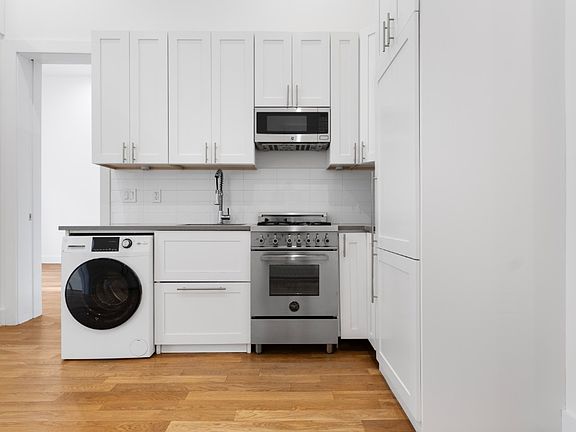 3rd image of 220 E 22nd St APT 2N