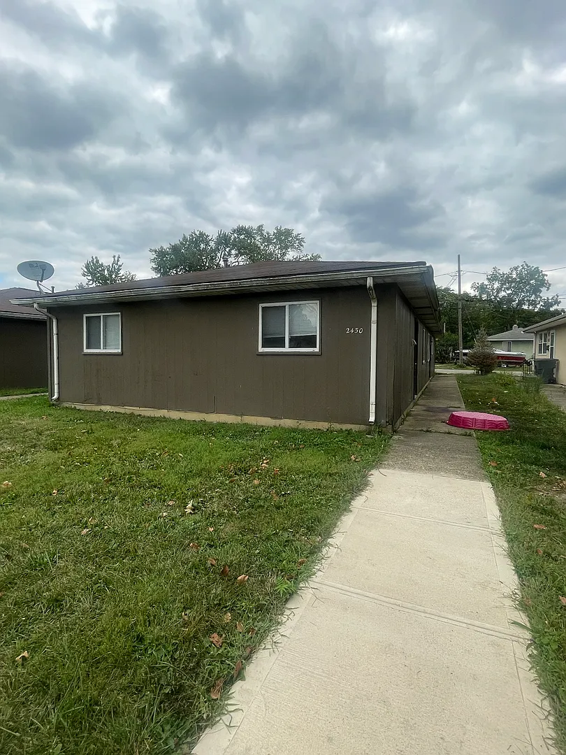 2450-2452 Hiawatha St #2450 photo 1