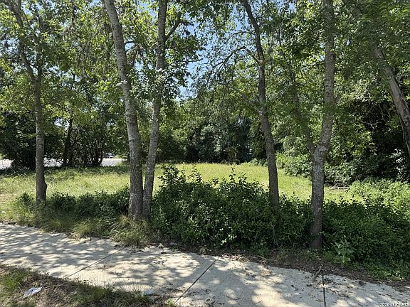 3rd image of 310 S Plant Ave LOT 2