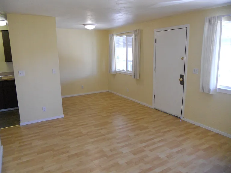 1637 Ferry St #5 — Photo 4