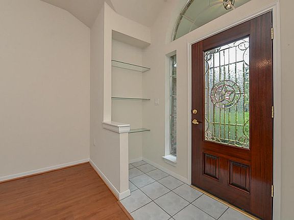 2nd image of 900 Peach Blossom Dr
