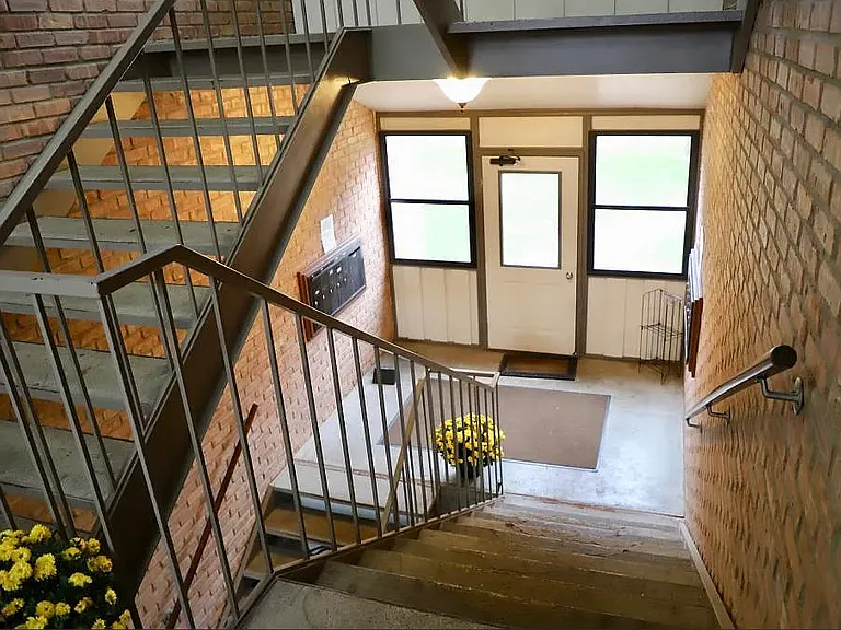 1114 Greenvale Ave W — Photo 24